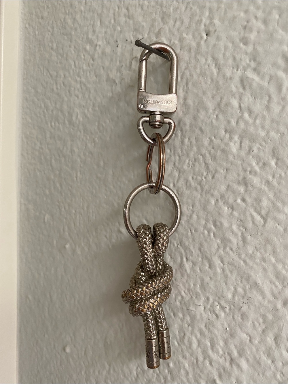 💯 authentic Louis Vuitton Silver Braided Rope Knot Key Chain Holder